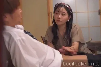 Seorang rekan yang mabuk dilamar oleh seorang pelacur