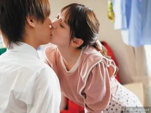 IPX-781 Ceramah tentang ciuman oleh seorang guru cantik