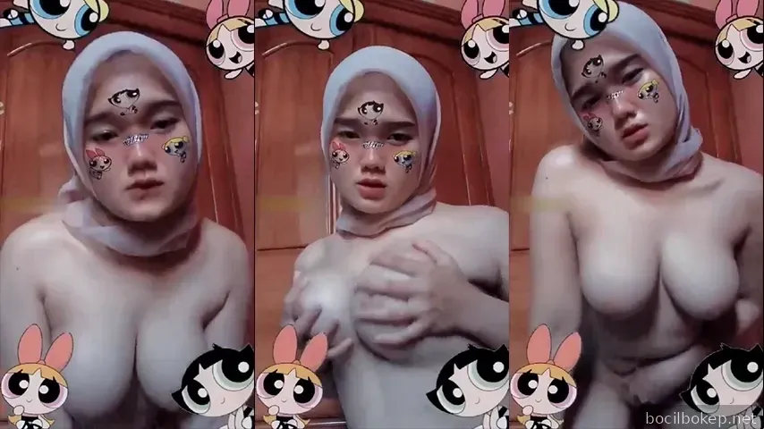 Bokep Indo ABG Hijab Remas Susunya Sambil Desah