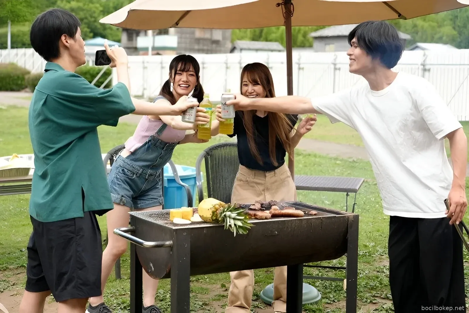 MIDV-266 Selamat berpesta di luar ruangan bersama teman-teman dekat