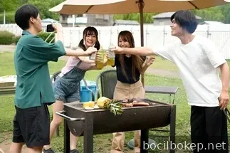 Selamat berpesta di luar ruangan bersama teman-teman dekat