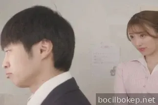 Siswa itu diam-diam mencintai wali kelasnya