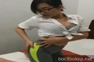 Cewek Kacamata Hot Seksi Ngentot