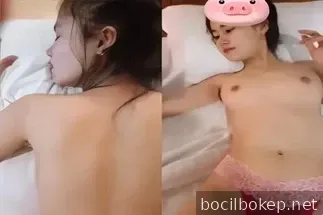 Checker Pita berjalan-jalan dengan seorang gadis di sebuah motel