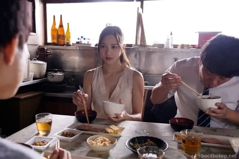 Kakak ipar cantik dan kakak iparnya diam-diam melakukan inses