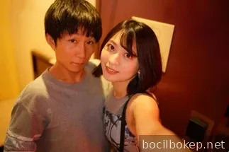 Adik cantik menjual seks dan bahagia 24 jam