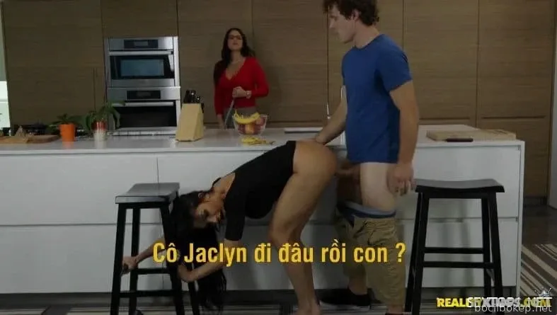 Bermain dengan sahabat ibu Vietsub