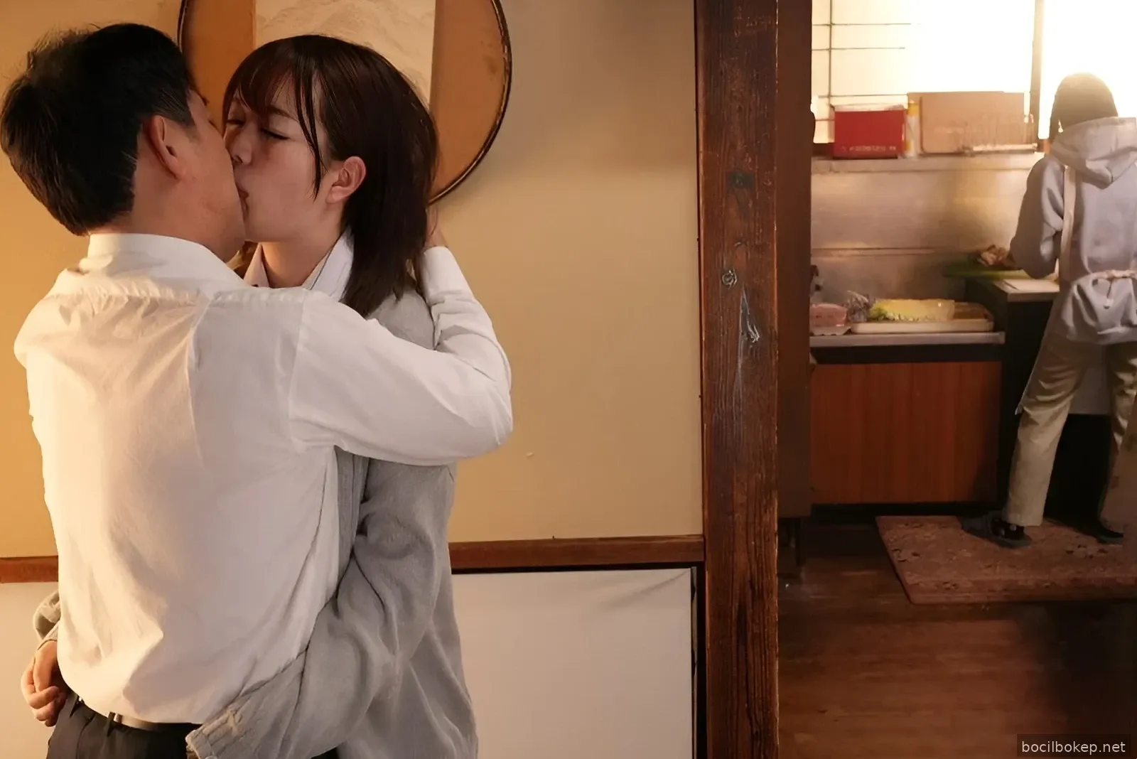 HMN-402 Pelacur itu ingin berhubungan seks dengan ayah tirinya