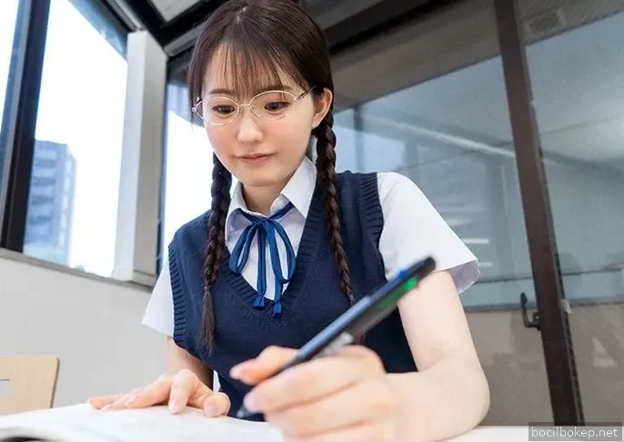 Berkencan dengan perempuan, dia langsung bertemu teman masa kecilnya, Sayaka Otoshiro