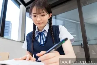 Berkencan dengan perempuan, dia langsung bertemu teman masa kecilnya, Sayaka Otoshiro