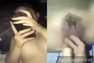 Saya hanya berbaring dan memutar telepon