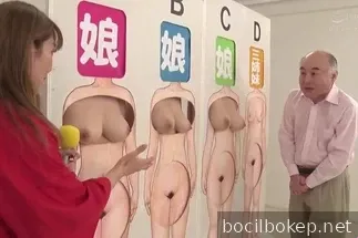 Pertunjukan permainan keluarga, temukan putrinya dengan menebak tubuhnya