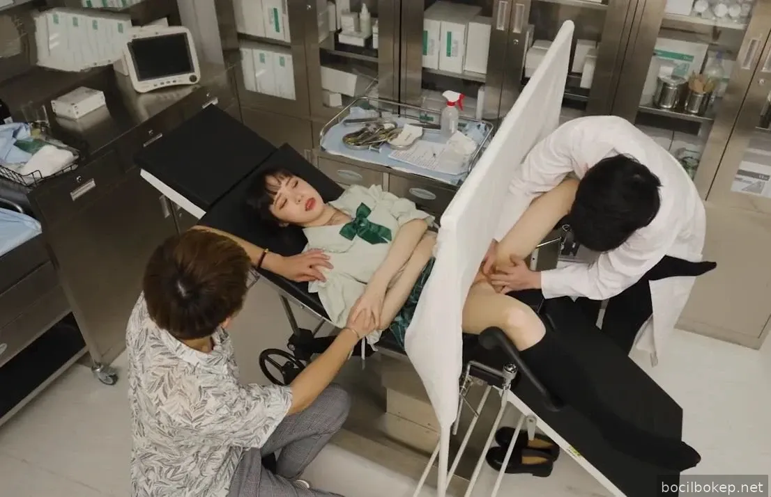 Temui dokter Thailand saat membawa istri Anda untuk pemeriksaan ginekologi