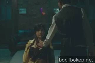 Memperkosa mata-mata wanita berpayudara besar