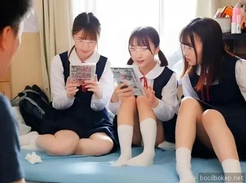 HUNTB-504 Belajar kelompok dengan guru muda