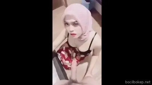 Kenapa kamu terus menerus membuatku menghisap penis kamu