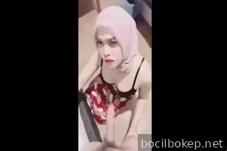 Kenapa kamu terus menerus membuatku menghisap penis kamu