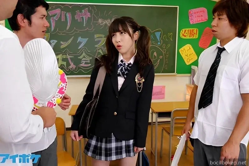 IPZ-695 Siswa perempuan yang lucu mendapat geng kacau oleh teman-teman bajingannya