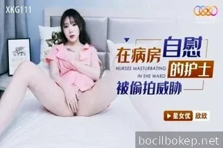 Perawat wanita dengan antusias merawat pasien